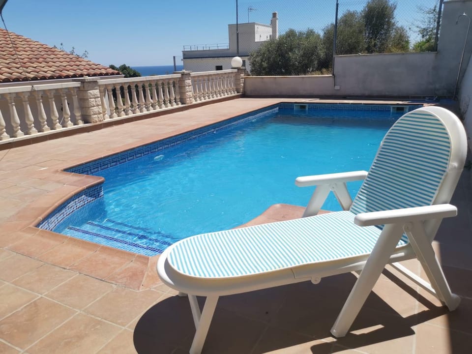 Pool view, Swimming pool, sunbed