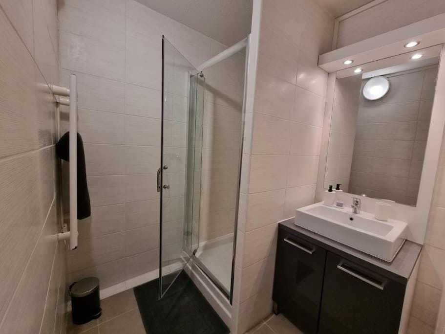 L'Appartement Ensoleillé, WIFI-Clim-Gare-Terrasse Apartment in Narbonne