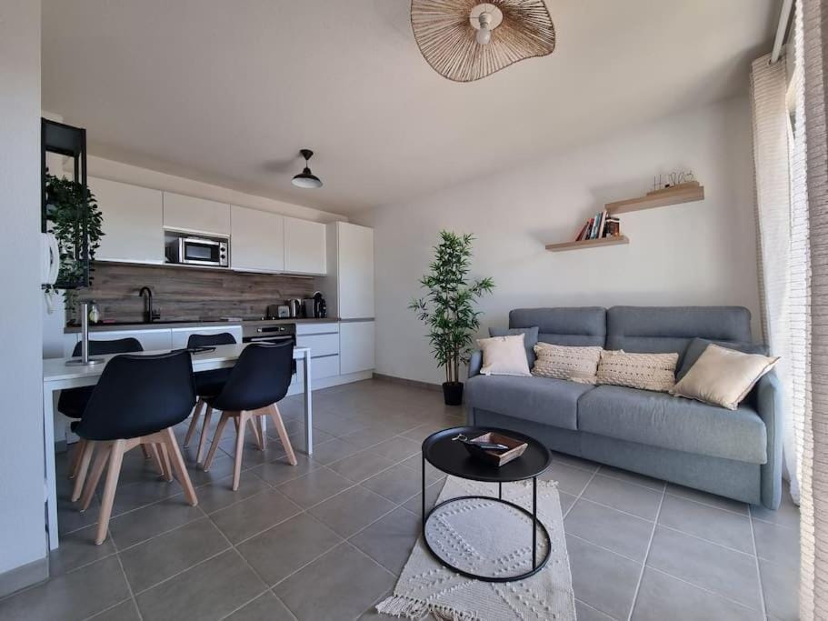 L'Appartement Ensoleillé, WIFI-Clim-Gare-Terrasse Apartment in Narbonne