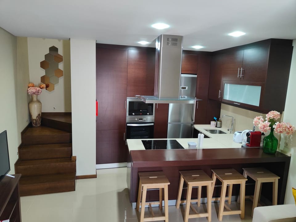 Kitchen or kitchenette, Dining area, minibar, pet friendly, stove, toaster