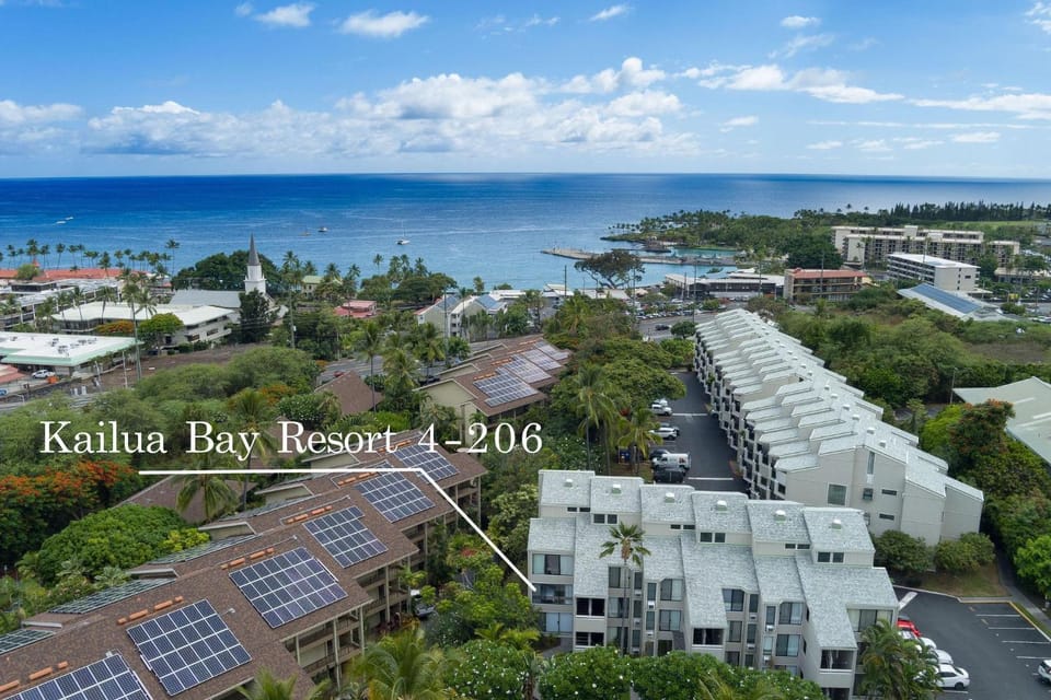 Kailua Bay Resort 4-206 Corner Oceanview Downtown Unit House in Holualoa