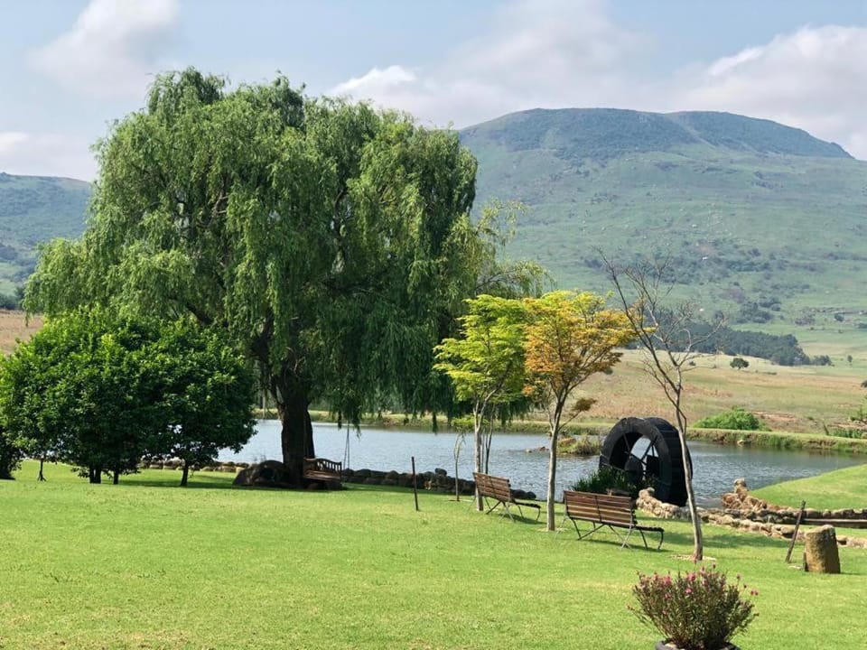 Garden, Lake view, Mountain view