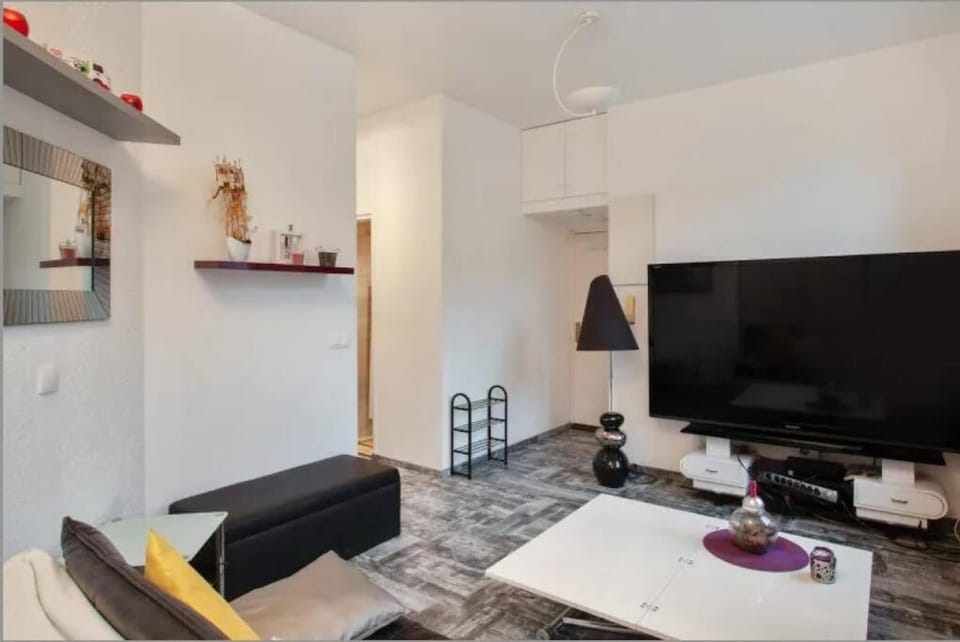 Face aux Thermes: lit double, terrasse, wifi Apartment in Auvergne-Rhône-Alpes