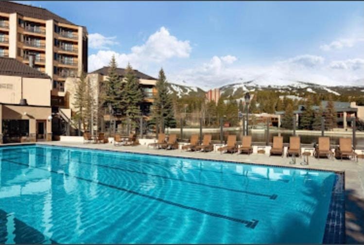 NEW! Marriott Slope View Ski in Ski out Luxury Studio Sleeps 4 Full kitchen, Amenities & Fee Parking Apartment hotel in Breckenridge