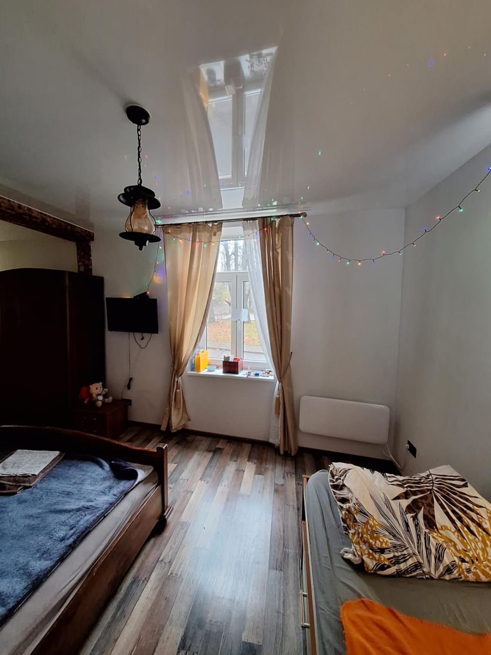 Bed, Living room, Bedroom