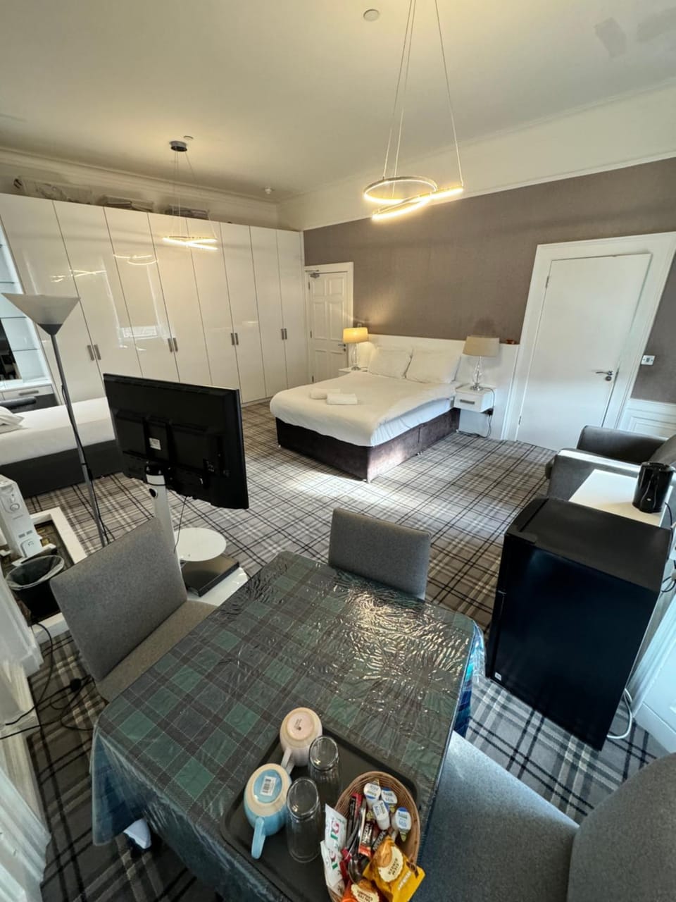 Family Room With Private bathroom in the heart of Edinburgh Vacation rental in Edinburgh