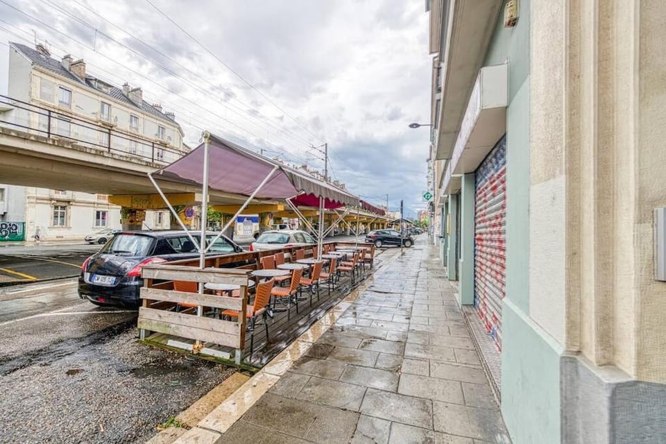 Entre gare et centre-ville: lit double, wifi Apartment in Grenoble