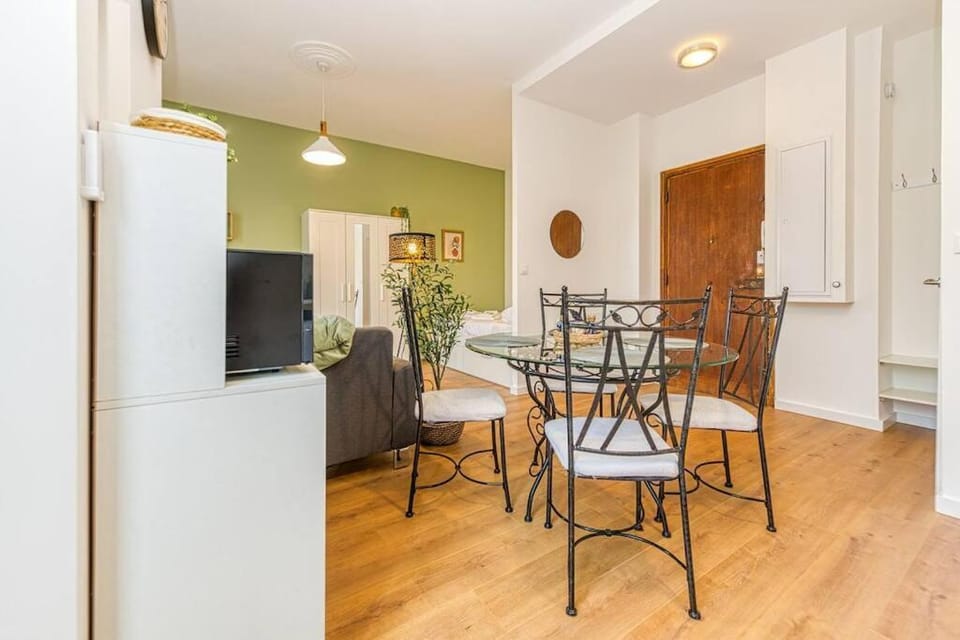 Entre gare et centre-ville: lit double, wifi Apartment in Grenoble