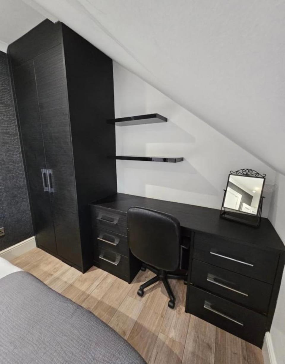Luxury Double Room With Private Bathroom Vacation rental in Edinburgh