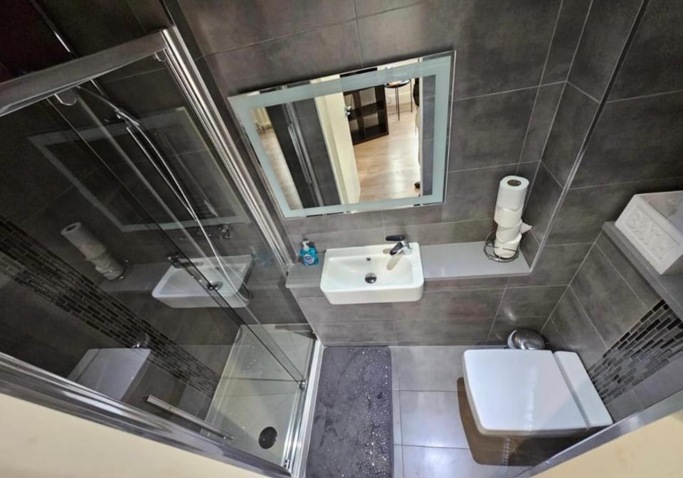Luxury Double Room With Private Bathroom Vacation rental in Edinburgh