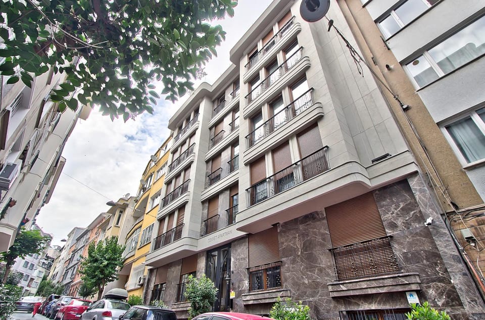 New Build with Modern Amenities and Balcony Apartment in Istanbul