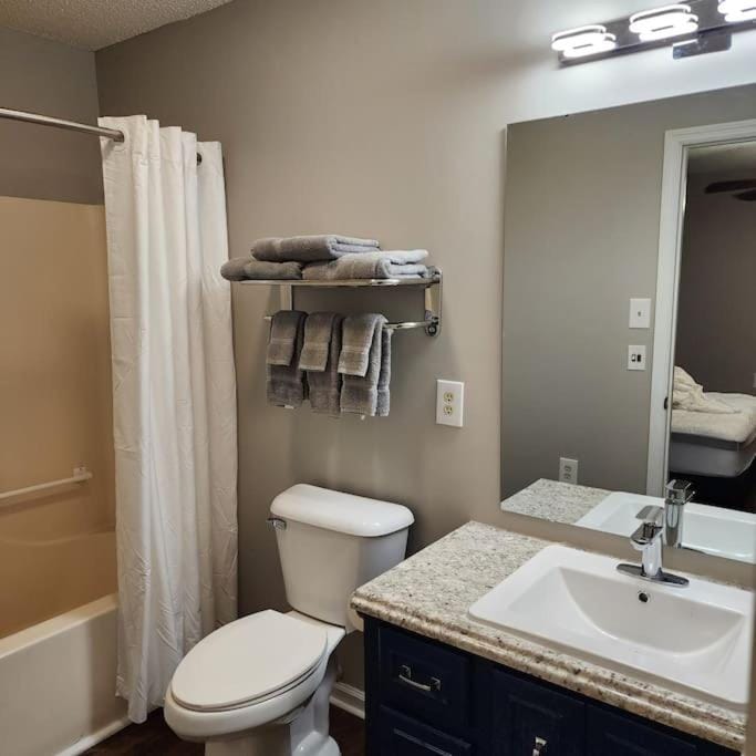 Bathroom, towels