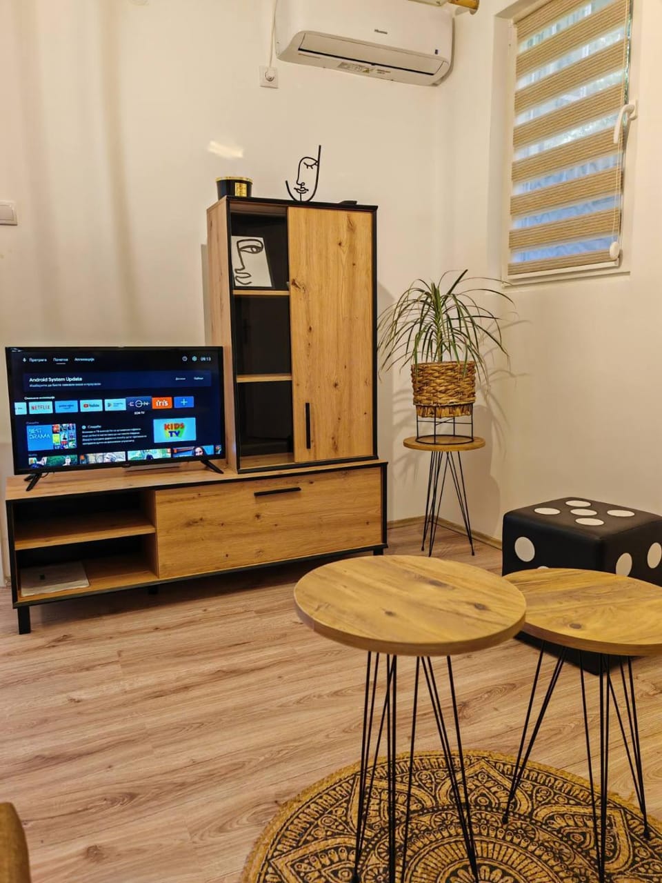 TV and multimedia, Living room, Seating area