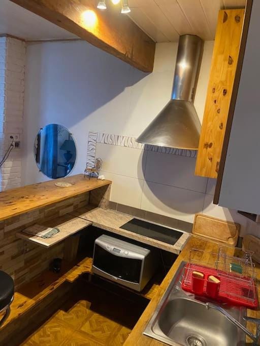 Kitchen or kitchenette