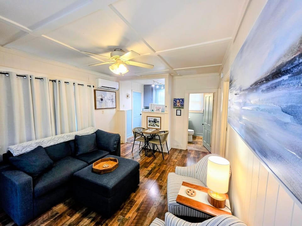 #05 - Lakefront Two Bedroom Cottage- Pet Friendly House in Rockwell