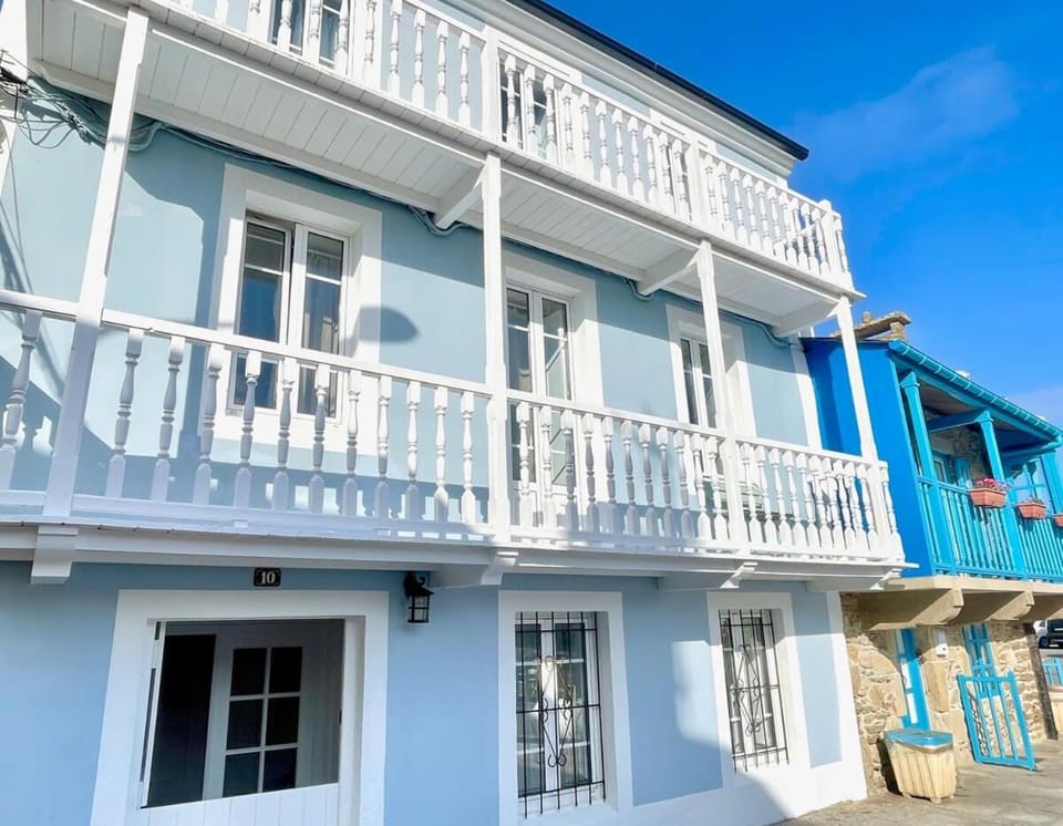 The Cliffs - Barqueiro Blue House in A Mariña Occidental