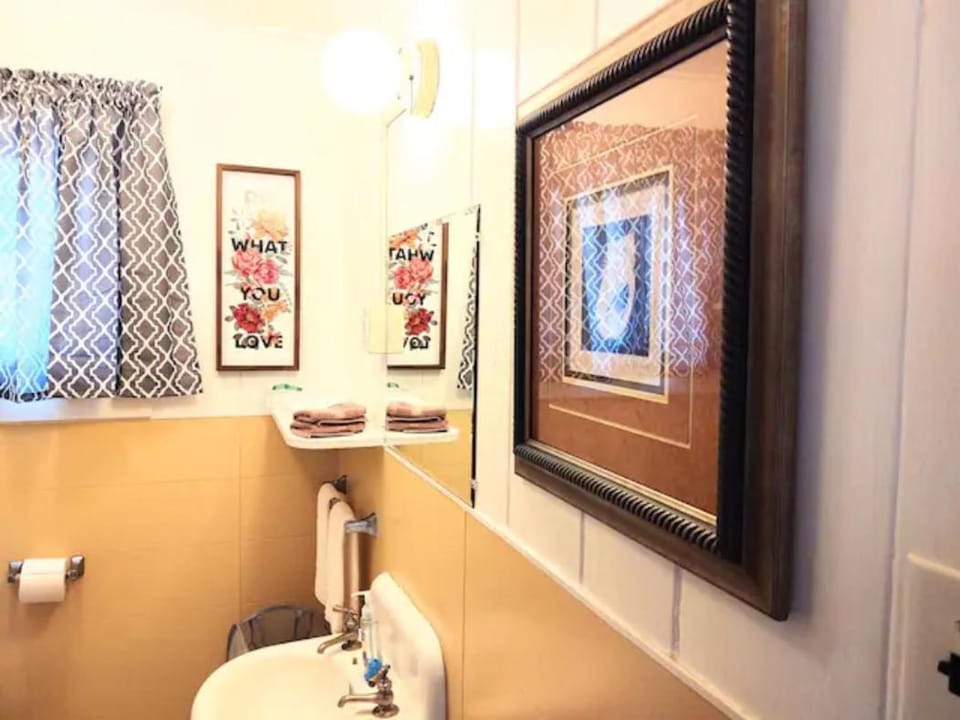 #09 - Large Lakeview One Bedroom- Pet Friendly House in Rockwell