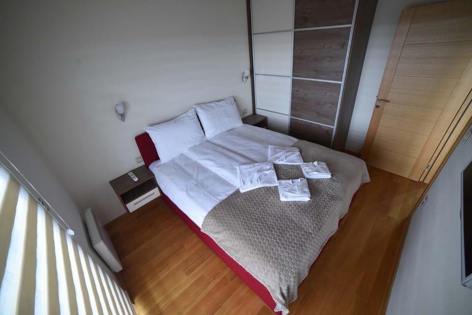 Bed, Photo of the whole room, Bedroom, towels
