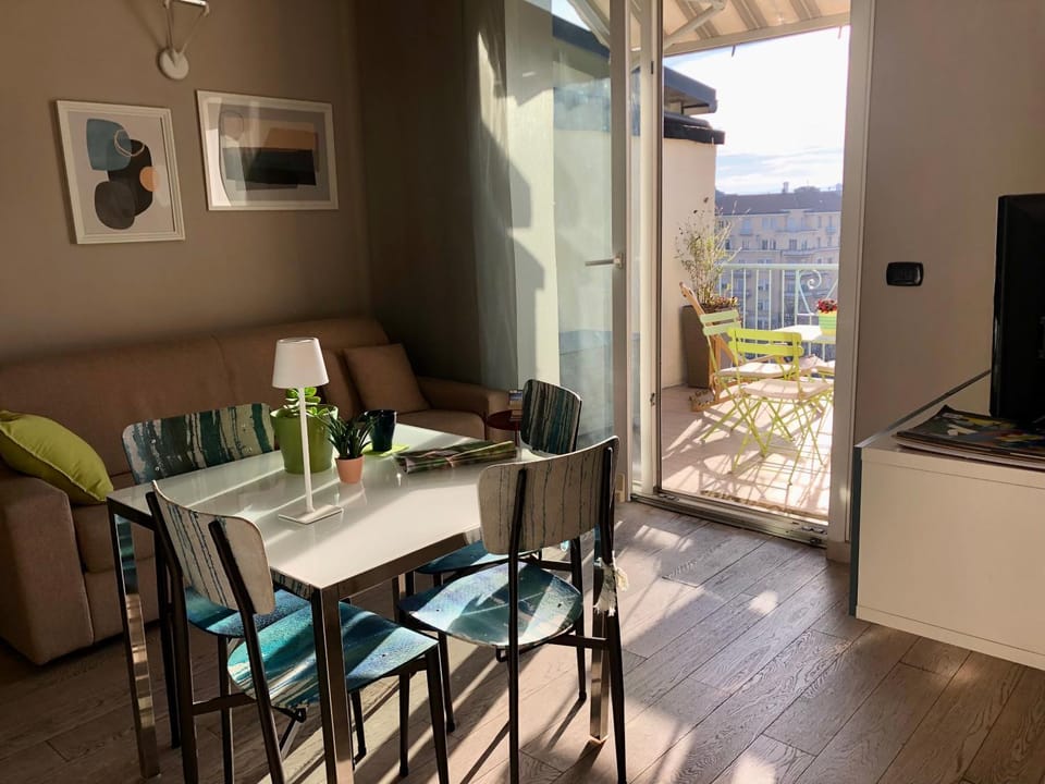 Balcony/Terrace, Living room, Seating area, Dining area