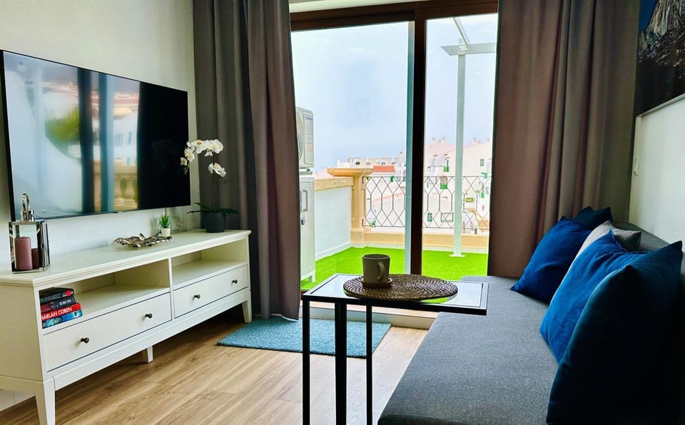 Communal lounge/ TV room, TV and multimedia, Living room, Seating area, Evening entertainment
