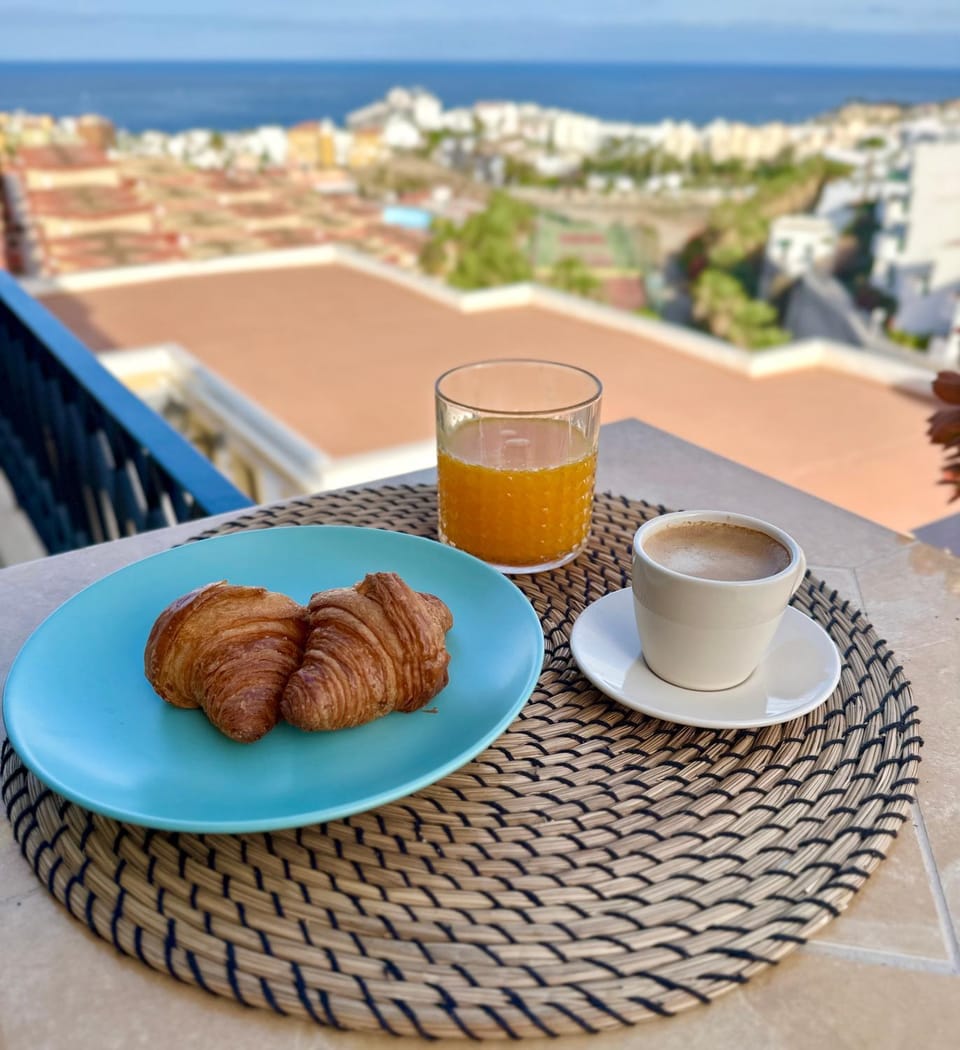 Day, Coffee/tea facilities, View (from property/room), Balcony/Terrace, Sea view, Breakfast