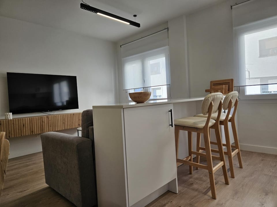 1A102 Moderno y amplio apartamento by R2R Consulting Apartment in Gijón