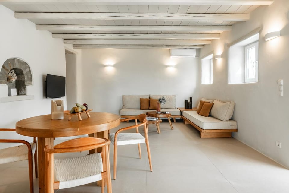 Living room, Dining area