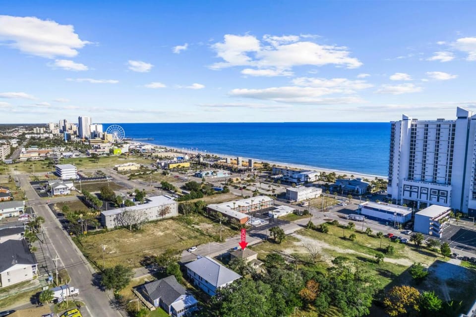 Property building, Neighbourhood, Bird's eye view, Beach, City view, Sea view, Location