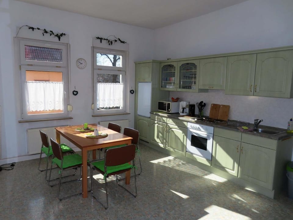 Coffee/tea facilities, Kitchen or kitchenette, Dining area
