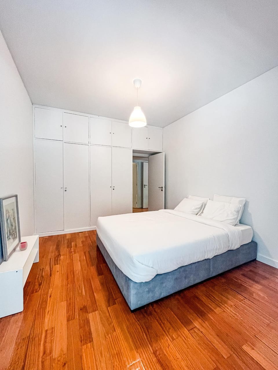 Photo of the whole room, wardrobe