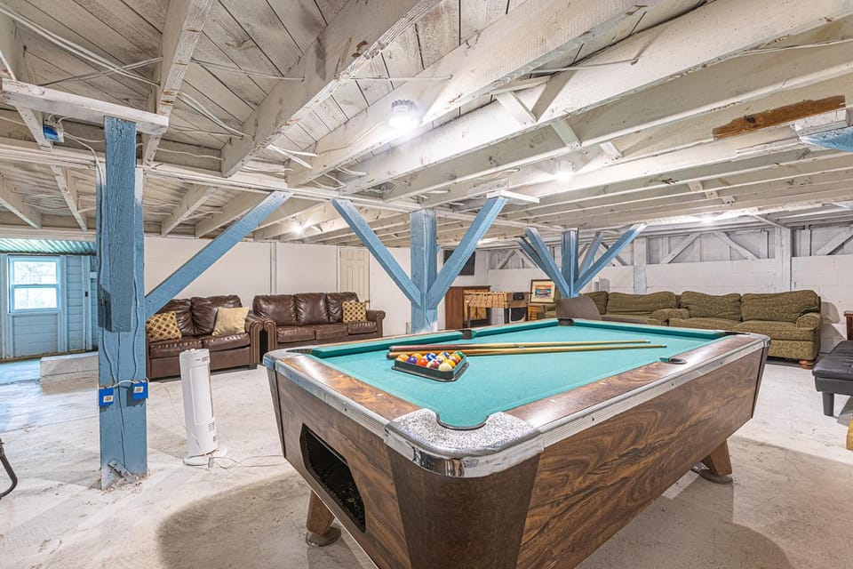 Billiard, Game Room, TV and multimedia, Seating area