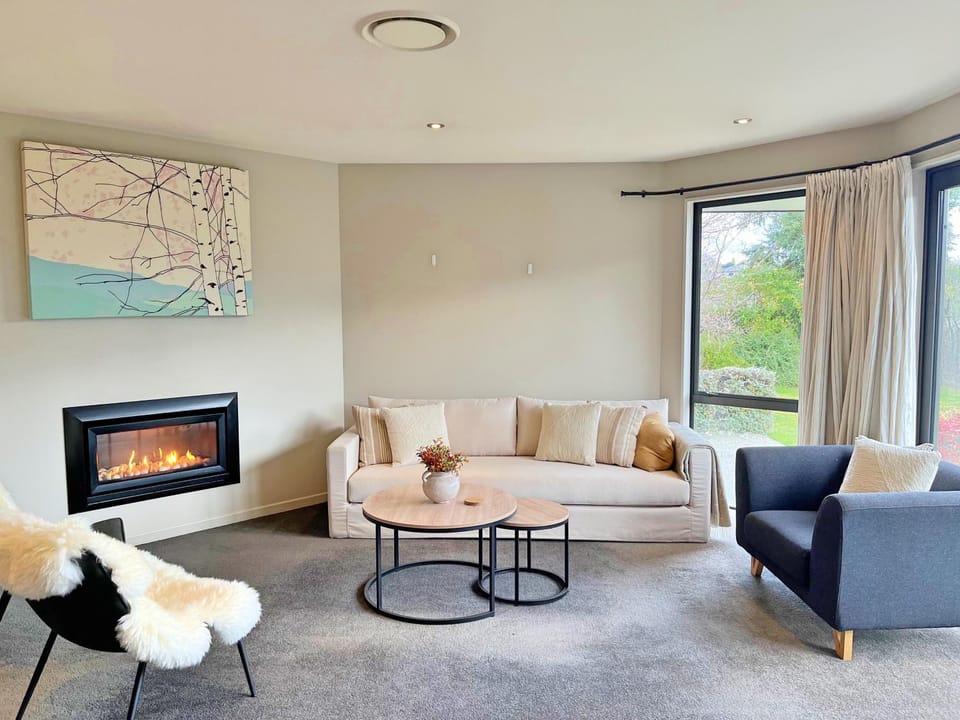 Seating area, flat iron