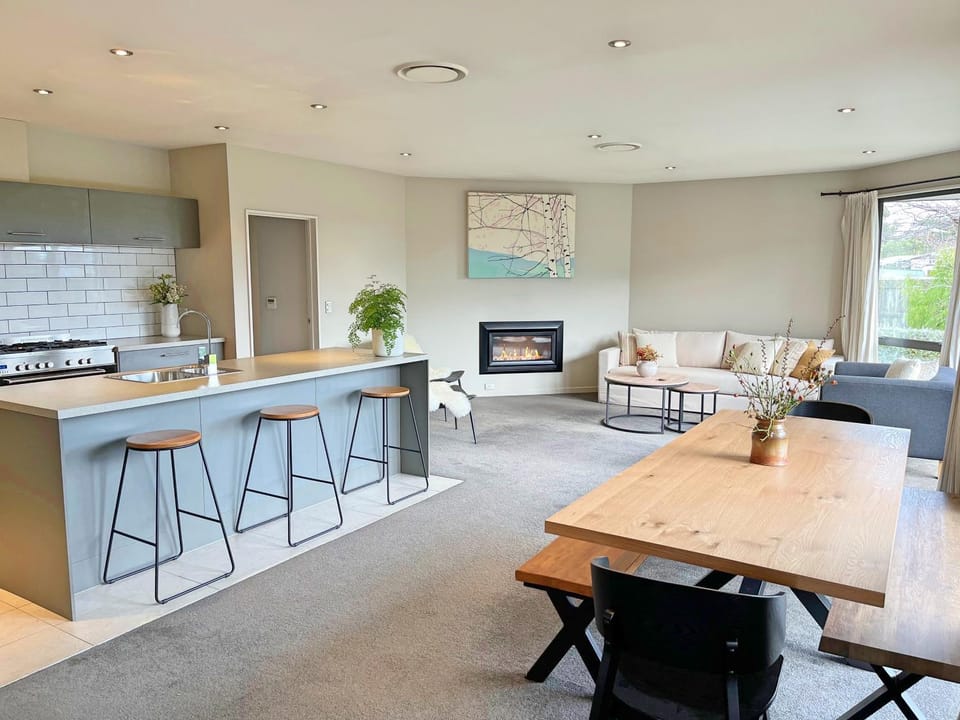 Living room, Seating area, Dining area