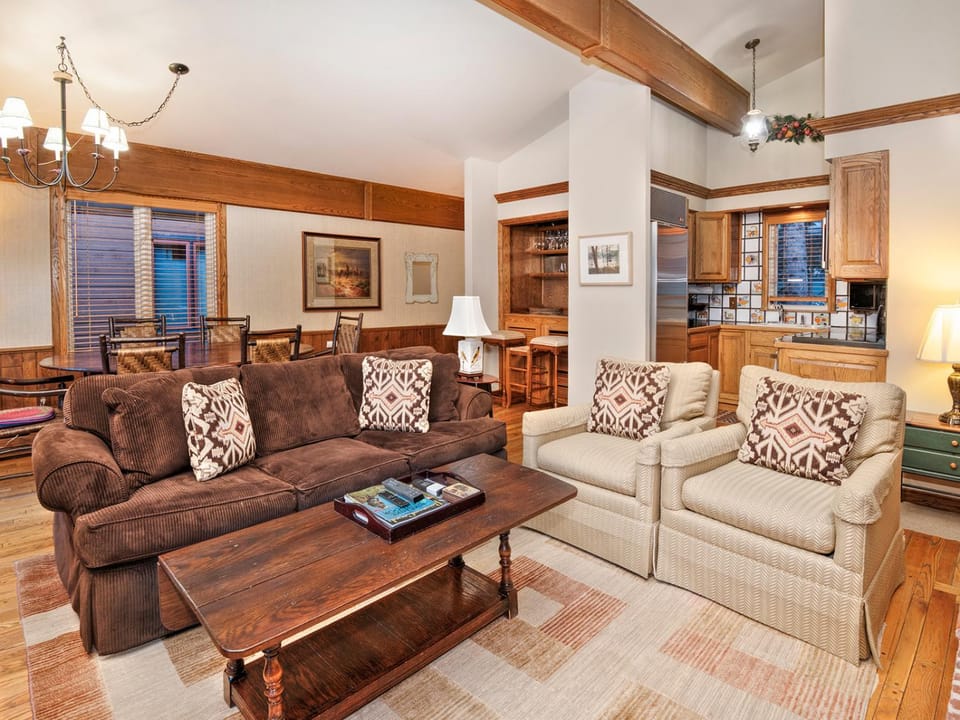 All Seasons 4 Bedroom Apartment in Vail