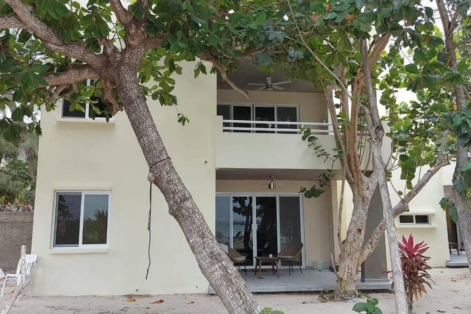 Marysol great views beachfront next to nomads d3 Apartment in Isla Mujeres
