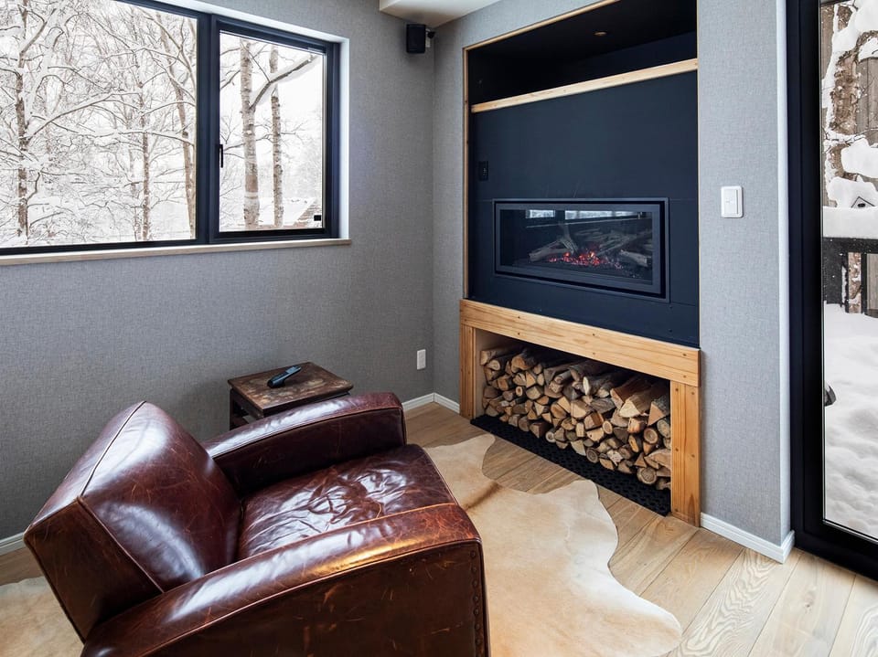 Communal lounge/ TV room, TV and multimedia, Seating area, flat iron