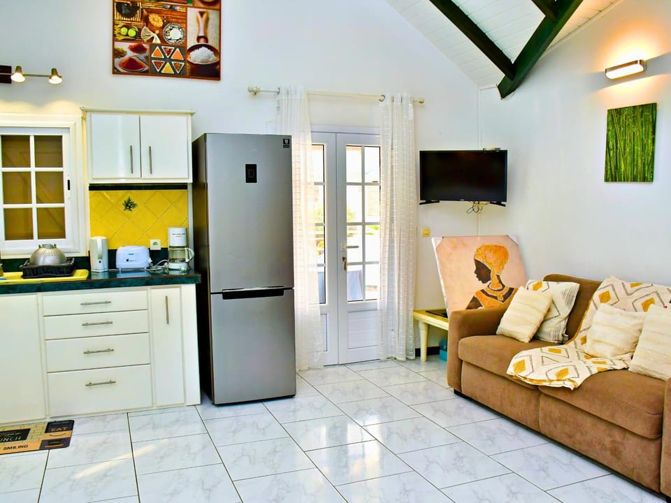 TV and multimedia, Kitchen or kitchenette, Living room, oven, stove