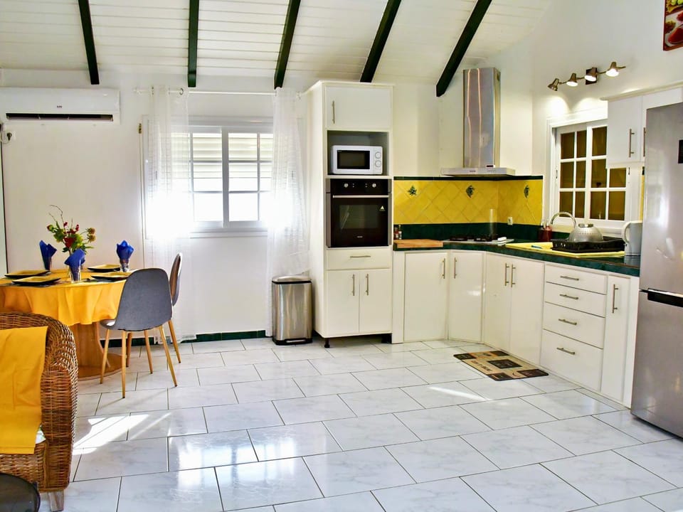 Dining area, oven, stove, toaster