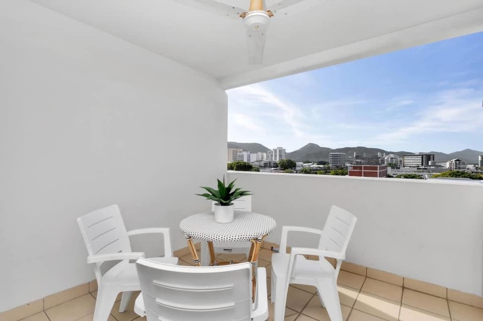 'Central Plaza' Adjacent Apartments with Rooftop Pool Apartment in Cairns
