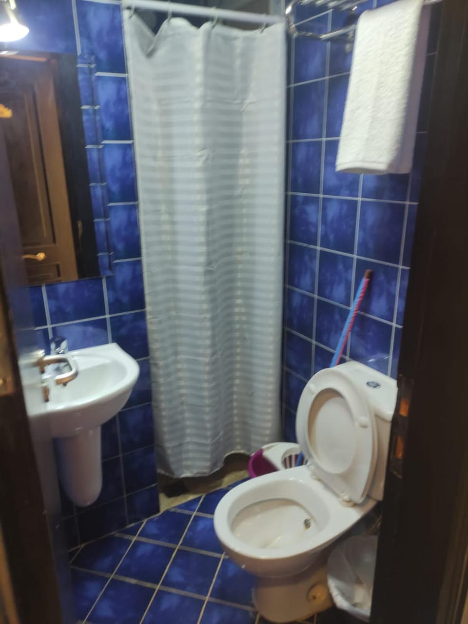 Shower, Toilet, Bathroom, bidet, towels
