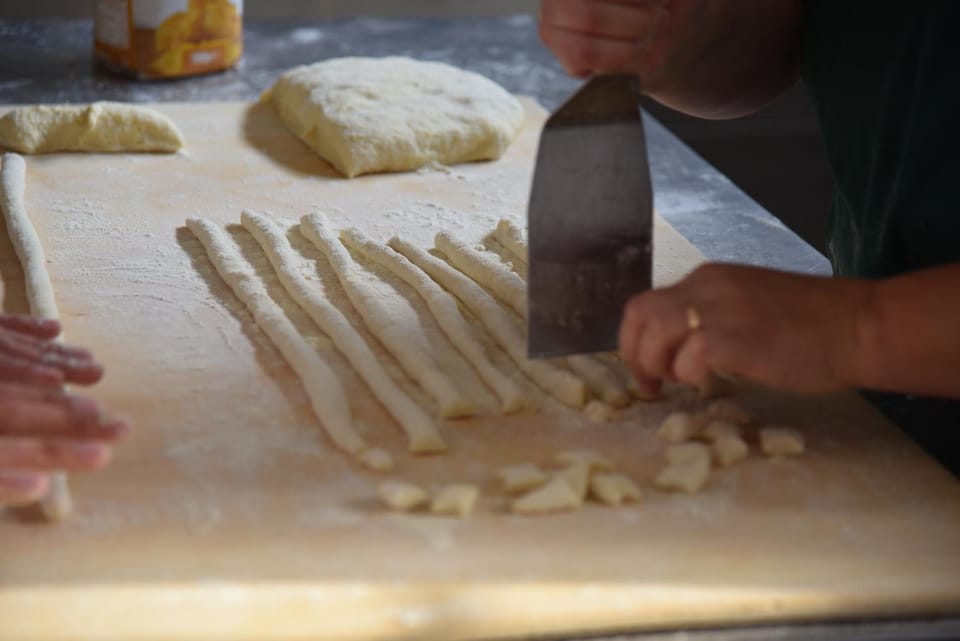 Restaurant/places to eat, Food and drinks, Food, group of guests