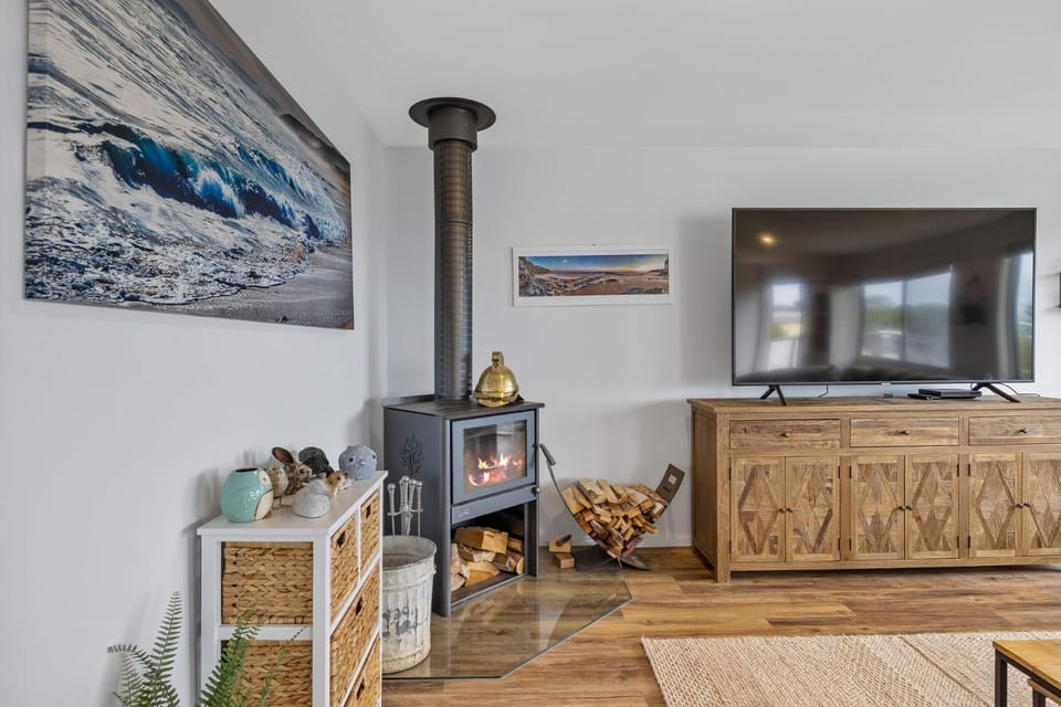 Living room, fireplace