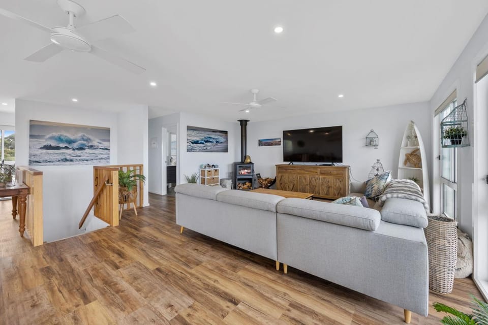 Living room, Seating area, Evening entertainment