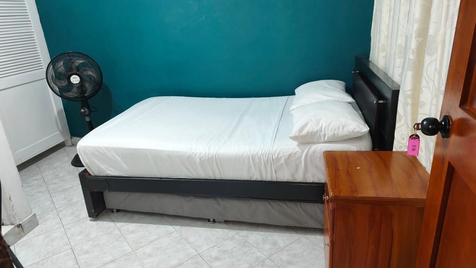 Hab. Cama doble y baño privado #3 Vacation rental in Medellin