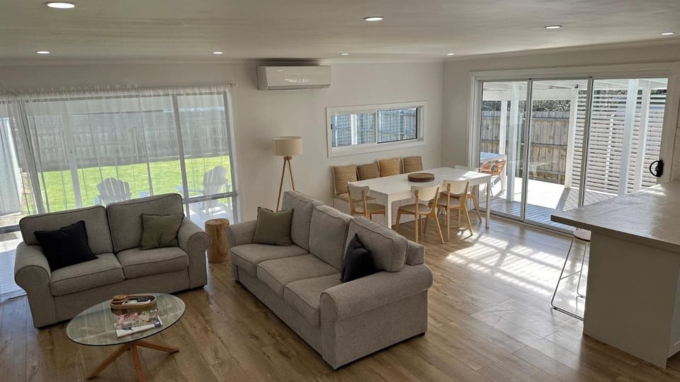 Castaway, Cowes beach house House in Cowes