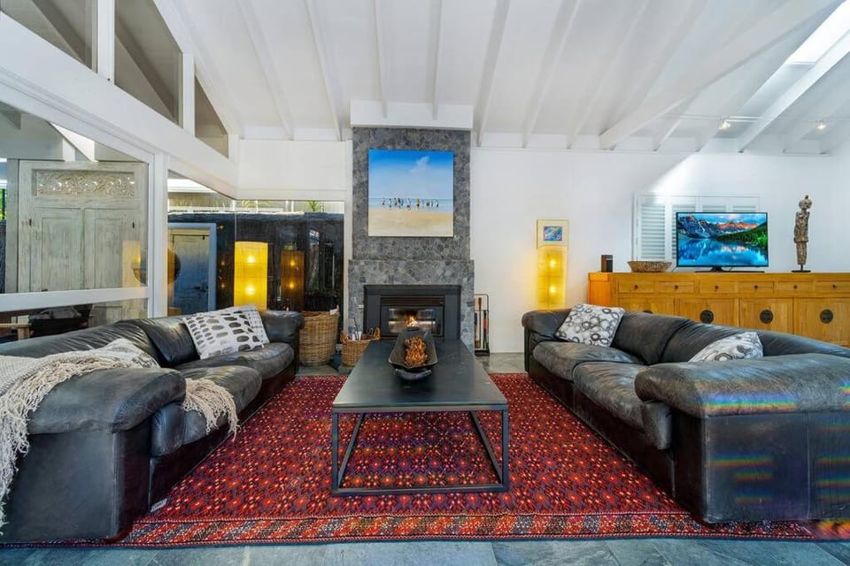 Living room, Seating area, fireplace