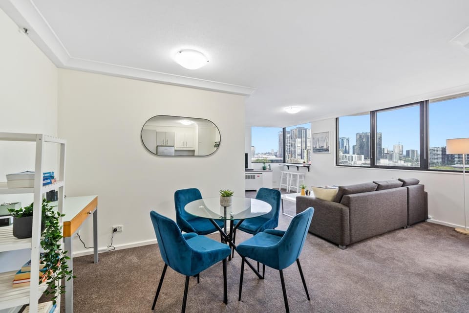 View (from property/room), Seating area, Dining area