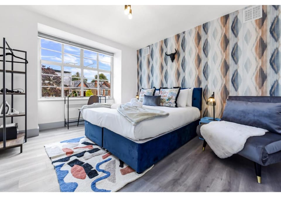 Bed, Seating area, Bedroom, wardrobe