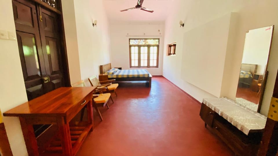 Photo of the whole room, Bedroom