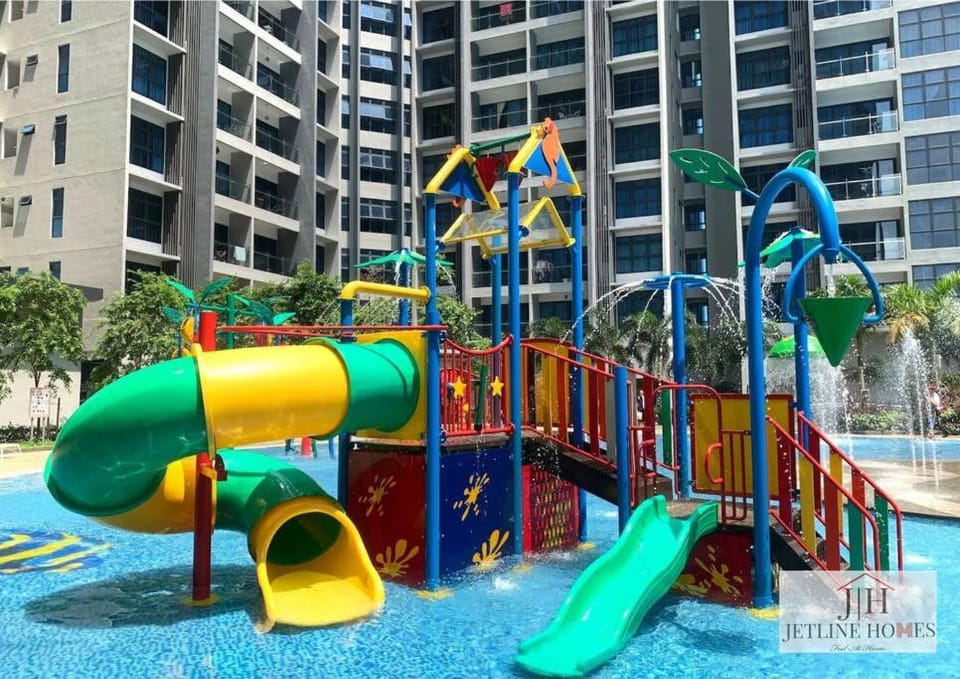 Melaka {Atlantis Suite} City-View/ 10Pax/5Bed Apartment in Malacca